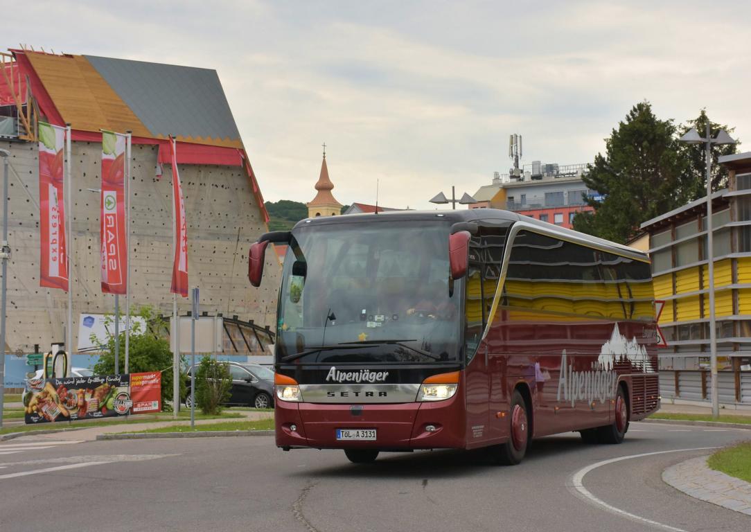 Setra 415 HD von Alpenj�ger Reisen aus AT 2018 in Krems.