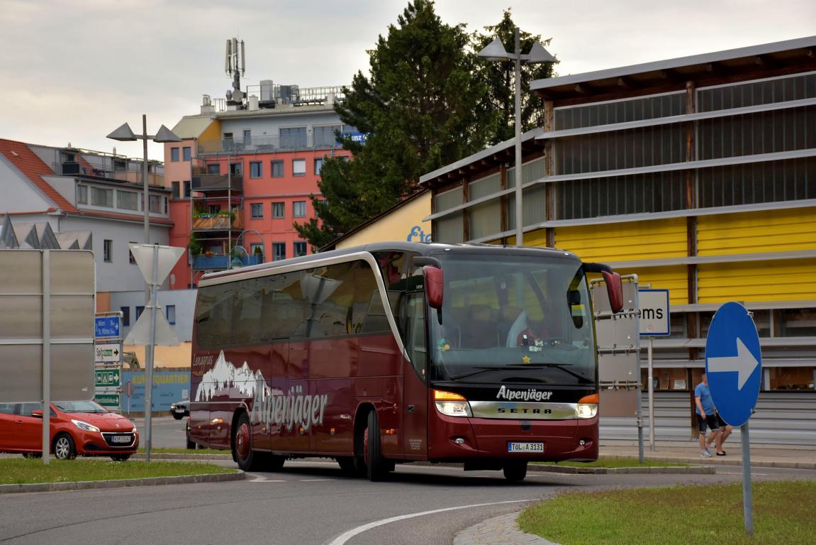 Setra 415 HD von Alpenj�ger Reisen aus AT 2018 in Krems.