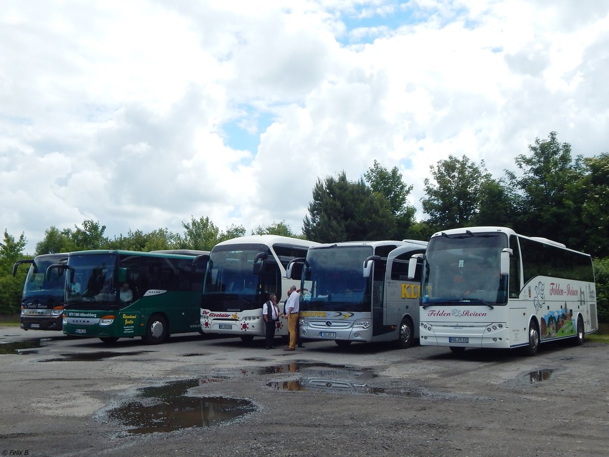Setra 415 HD von Friebel-Reisen und Setra 412 UL von Reisedienst Zeidler und Neoplan Tourliner von Der Elsetaler und Mercedes Travego von Klute und VDL Berkhof Axial von Felden-Reisen aus Deutschland in Binz.
