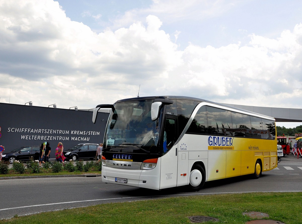 SETRA 415 HD von GRUBER Reisen/sterreich im Juli 2013 in Krems gesehen.