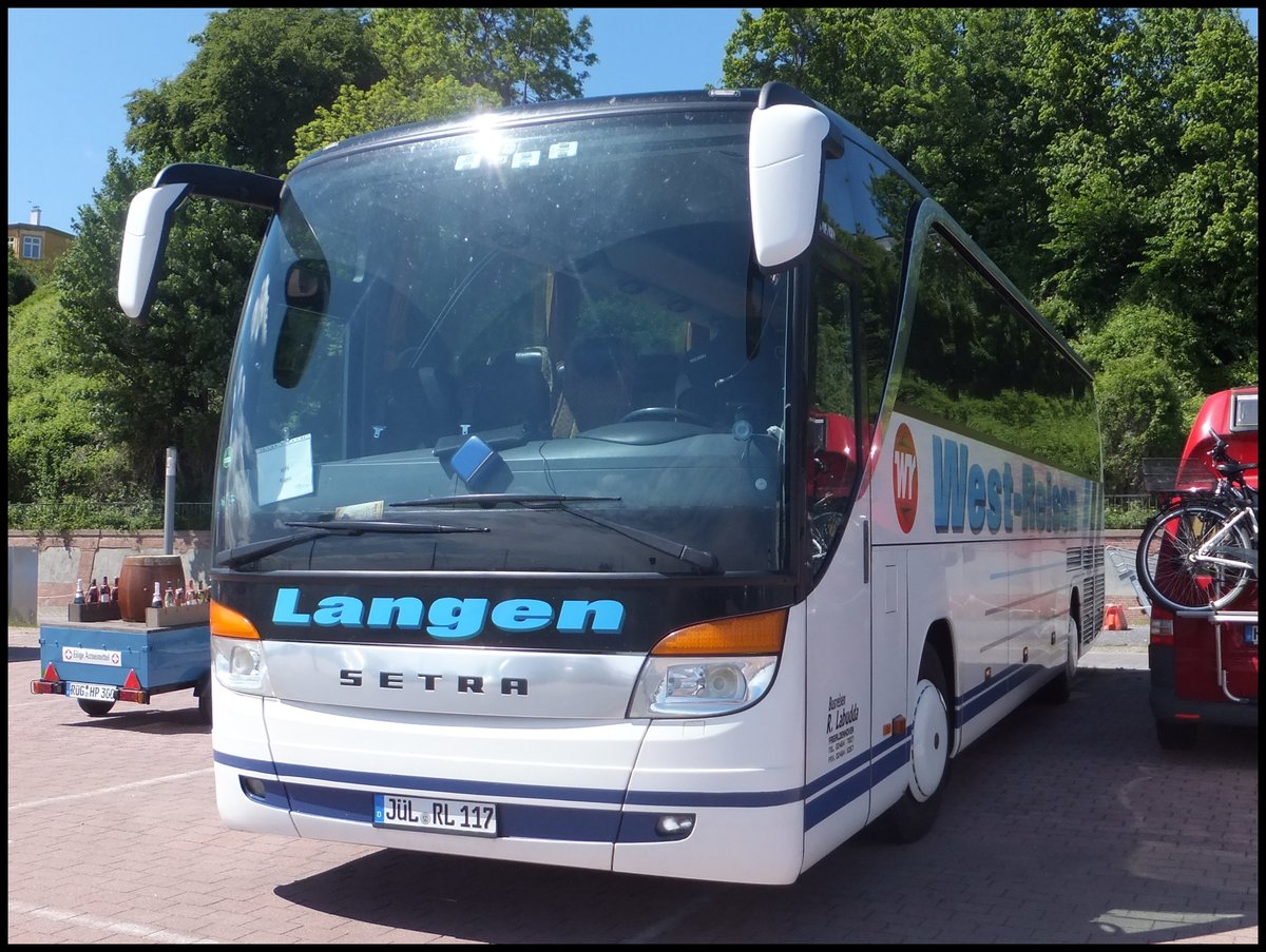 Setra 415 HD von Labudda (ex West-Reisen) aus Deutschland im Stadthafen Sassnitz.