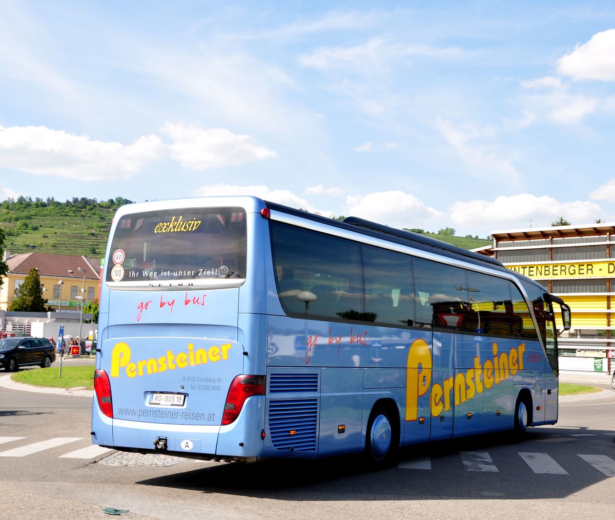 Setra 415 HD von Pernsteiner Reisen aus sterreich in Krems gesehen.