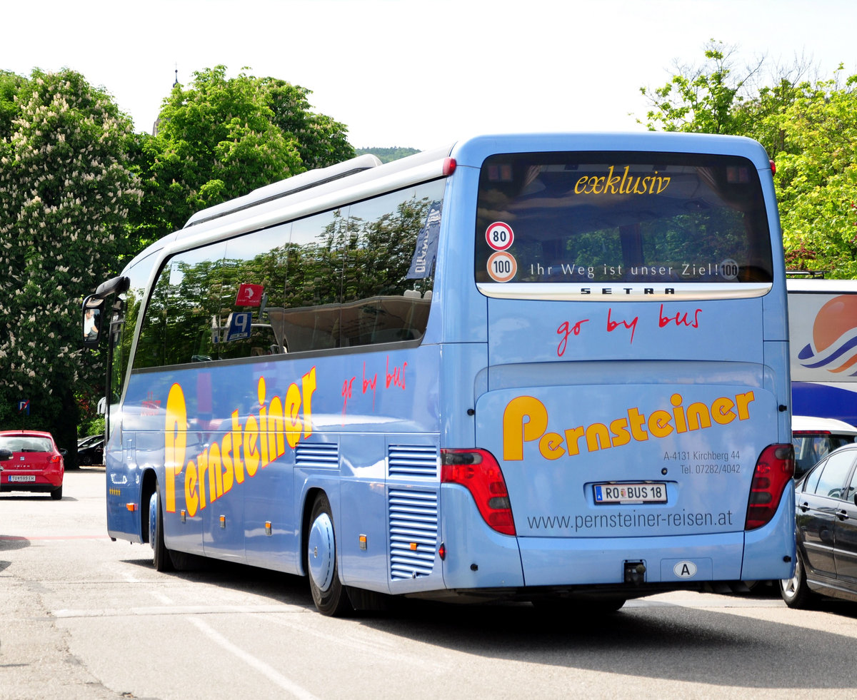 Setra 415 HD von Pernsteiner Reisen aus sterreich in Krems gesehen.