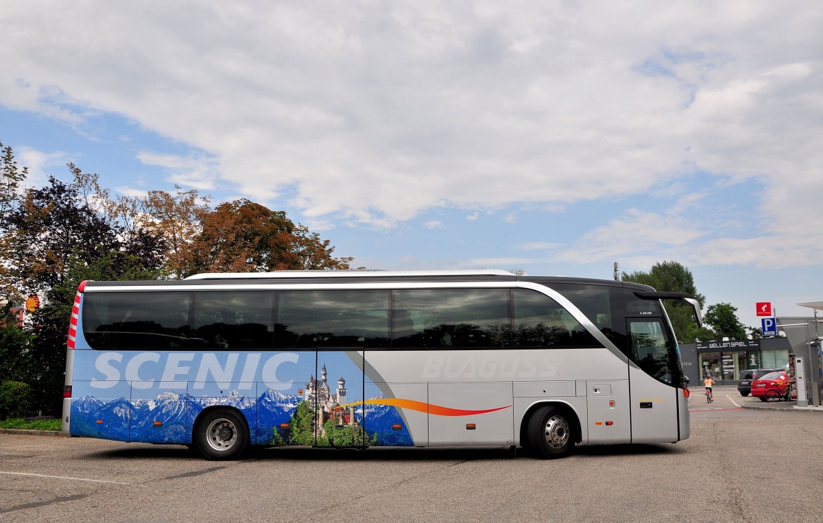 Setra 415 HD von Scenic/Blaguss aus der SK,Krems,7.August 2014.