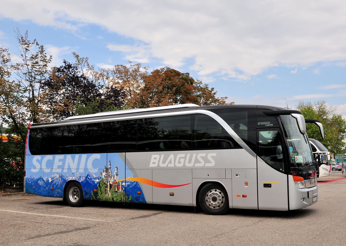 Setra 415 HD von Scenic/Blaguss aus der SK,Krems,7.August 2014.