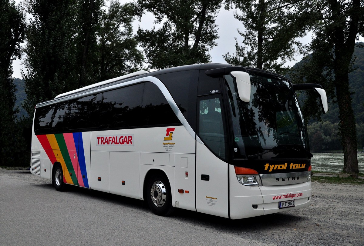 Setra 415 HD von Tyrol Tour/�sterreich im Herbst 2013 in Krems.