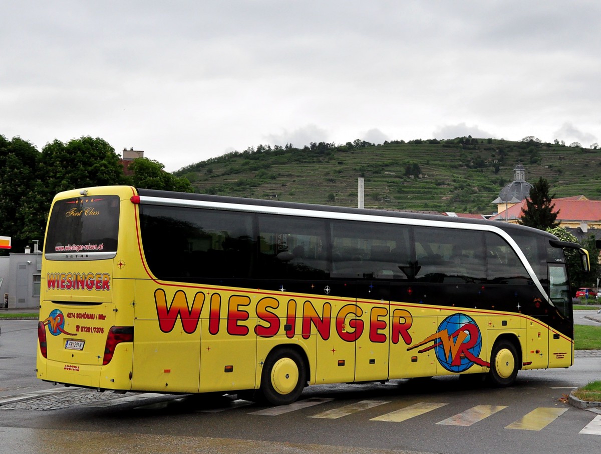 Setra 415 HD von Wiesinger Reisen aus �sterreich am 20.5.2015 in Krems.