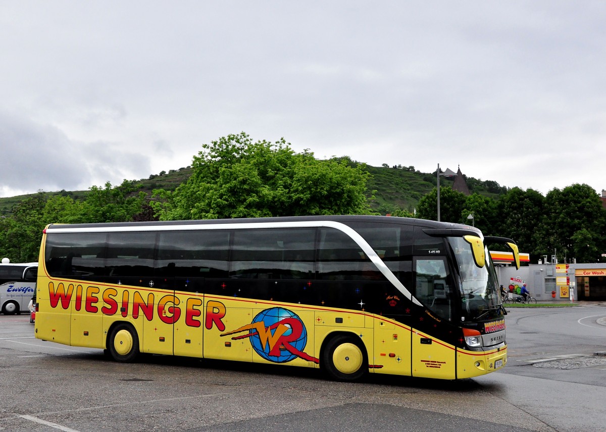 Setra 415 HD von Wiesinger Reisen aus �sterreich am 20.5.2015 in Krems.