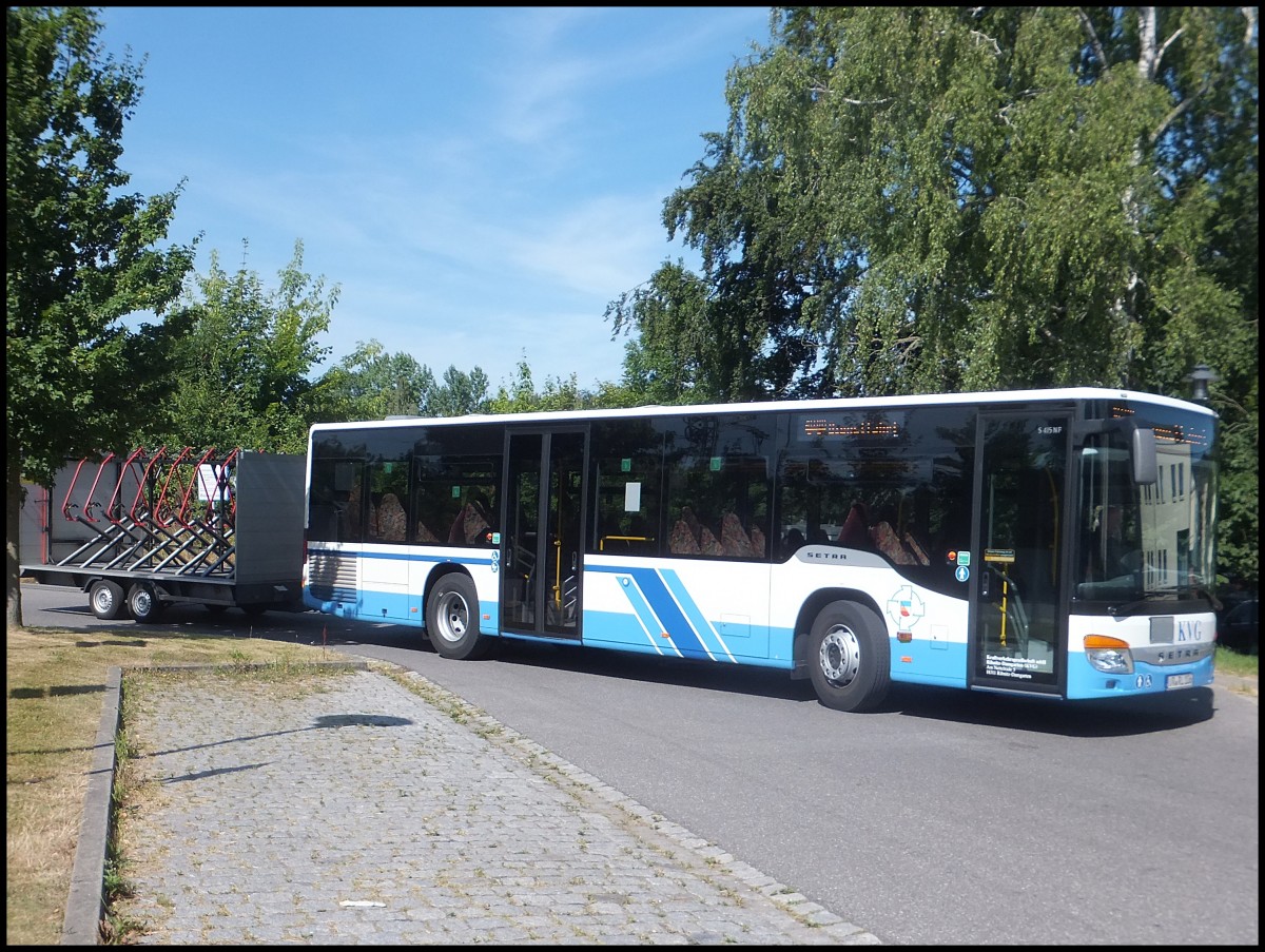 Setra 415 NF mit H�nger der Kraftverkehrsgesellschaft mbH Ribnitz-Damgarten in Ribnitz-Damgarten.