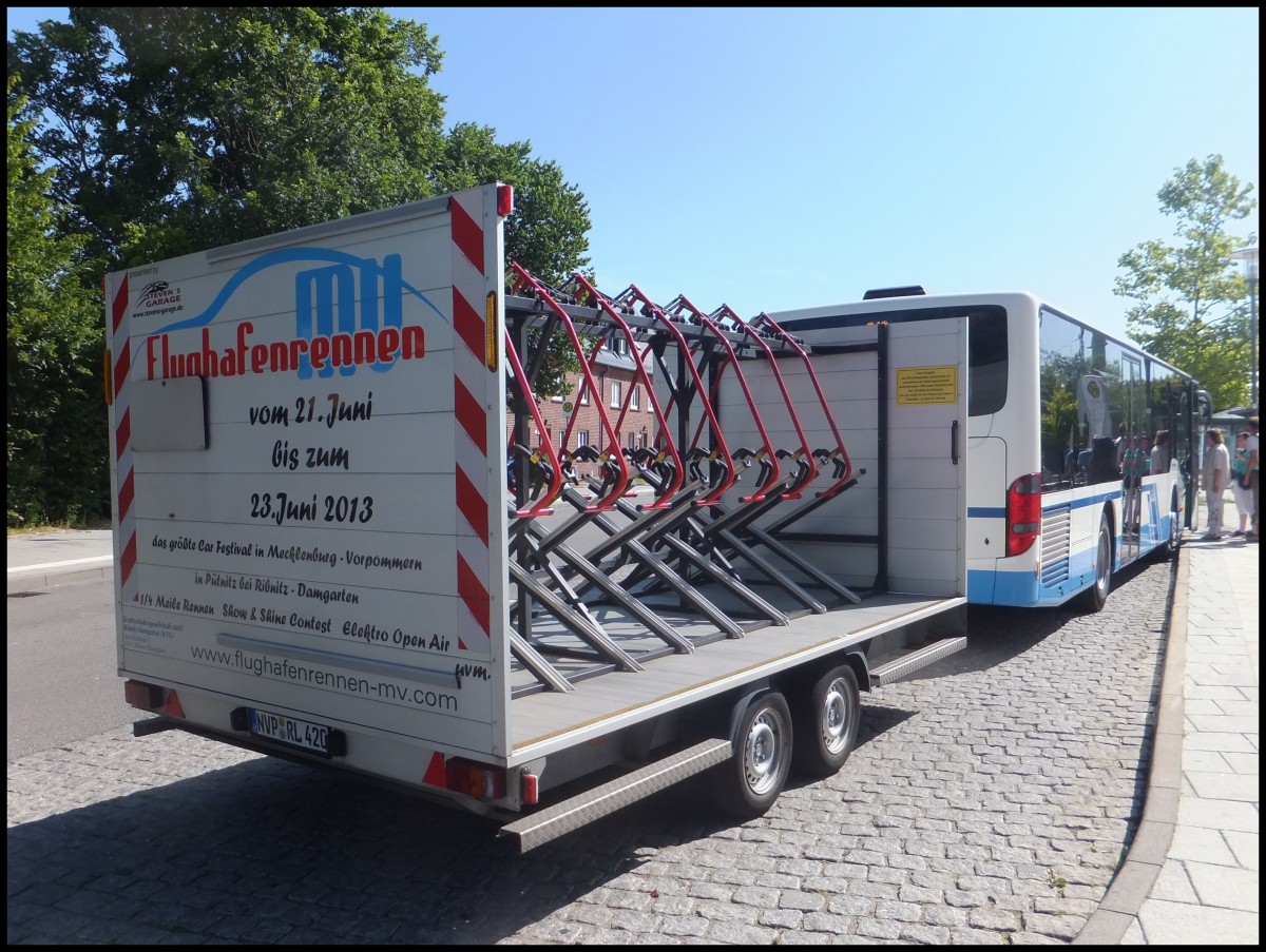 Setra 415 NF mit H�nger der Kraftverkehrsgesellschaft mbH Ribnitz-Damgarten in Ribnitz-Damgarten.