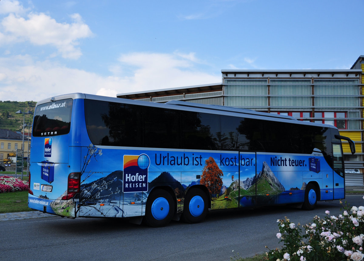 Setra 416 GT-HD von ALBUS Reisen aus �sterreich in Krems gesehen.