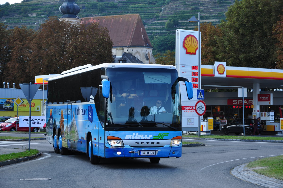 Setra 416 GT-HD von ALBUS Reisen aus �sterreich in Krems gesehen.
