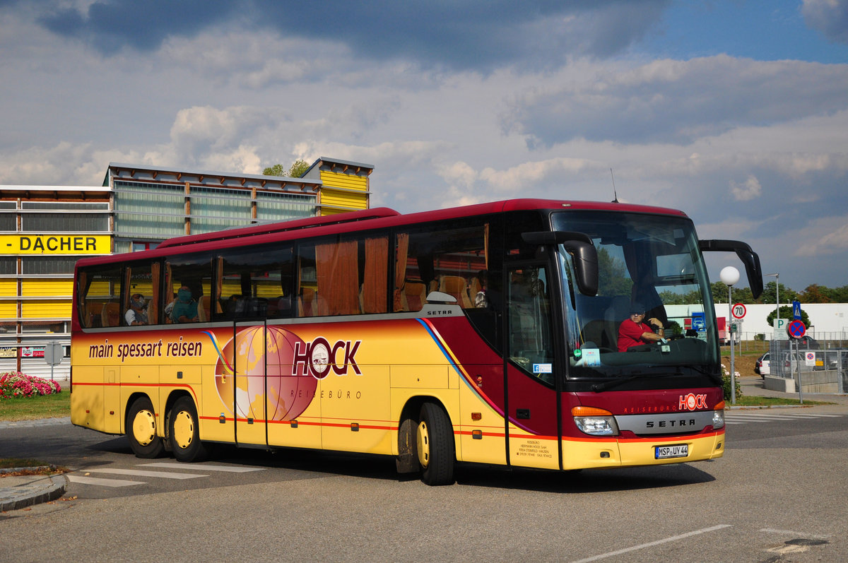 Setra 416 GT-HD von Hock Reisen aus der BRD in Krems.