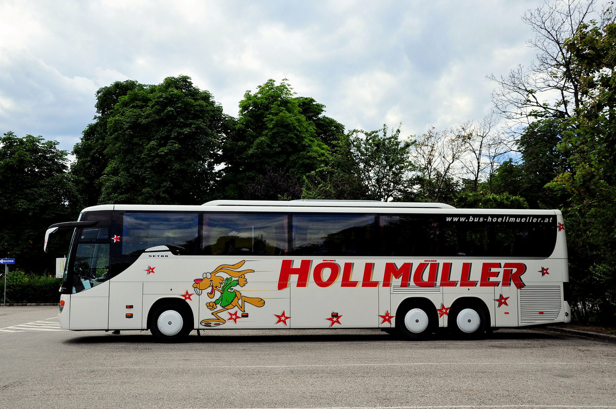 Setra 416 GT-HD von H�llm�ller Reisen aus Nieder�sterreich in Krems gesehen.