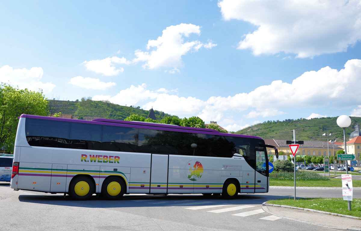 Setra 416 GT-HD von R.Weber Reisen aus der BRD in Krems gesehen. 