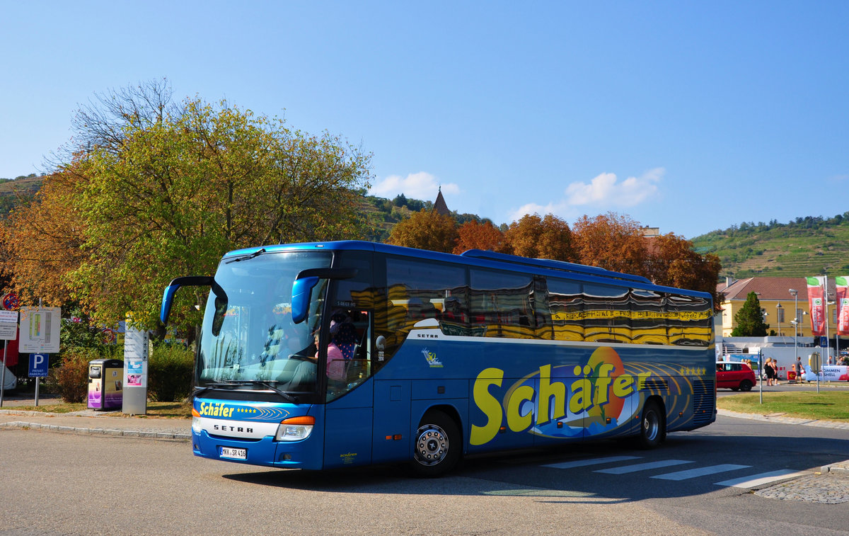 Setra 416 GT-HD von Sch�fer Reisen aus der BRD in Krems.