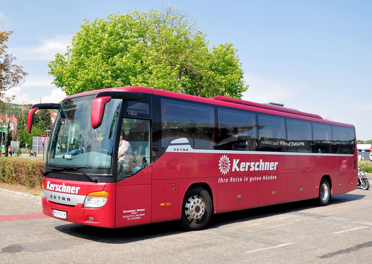 Setra 416 GT von Kerschner Reisen aus Nieder�sterreich in Krems gesehen.