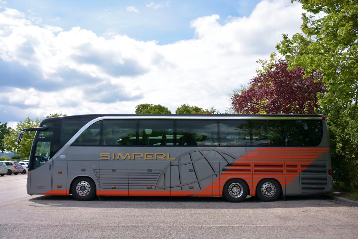 Setra 416 HDH von SIMPERL Reisen aus der BRD in Krems.