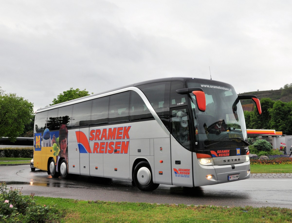 Setra 416 HDH von Sramek Reisen aus �sterreich am 17.Mai 2014 in Krems gesehen.