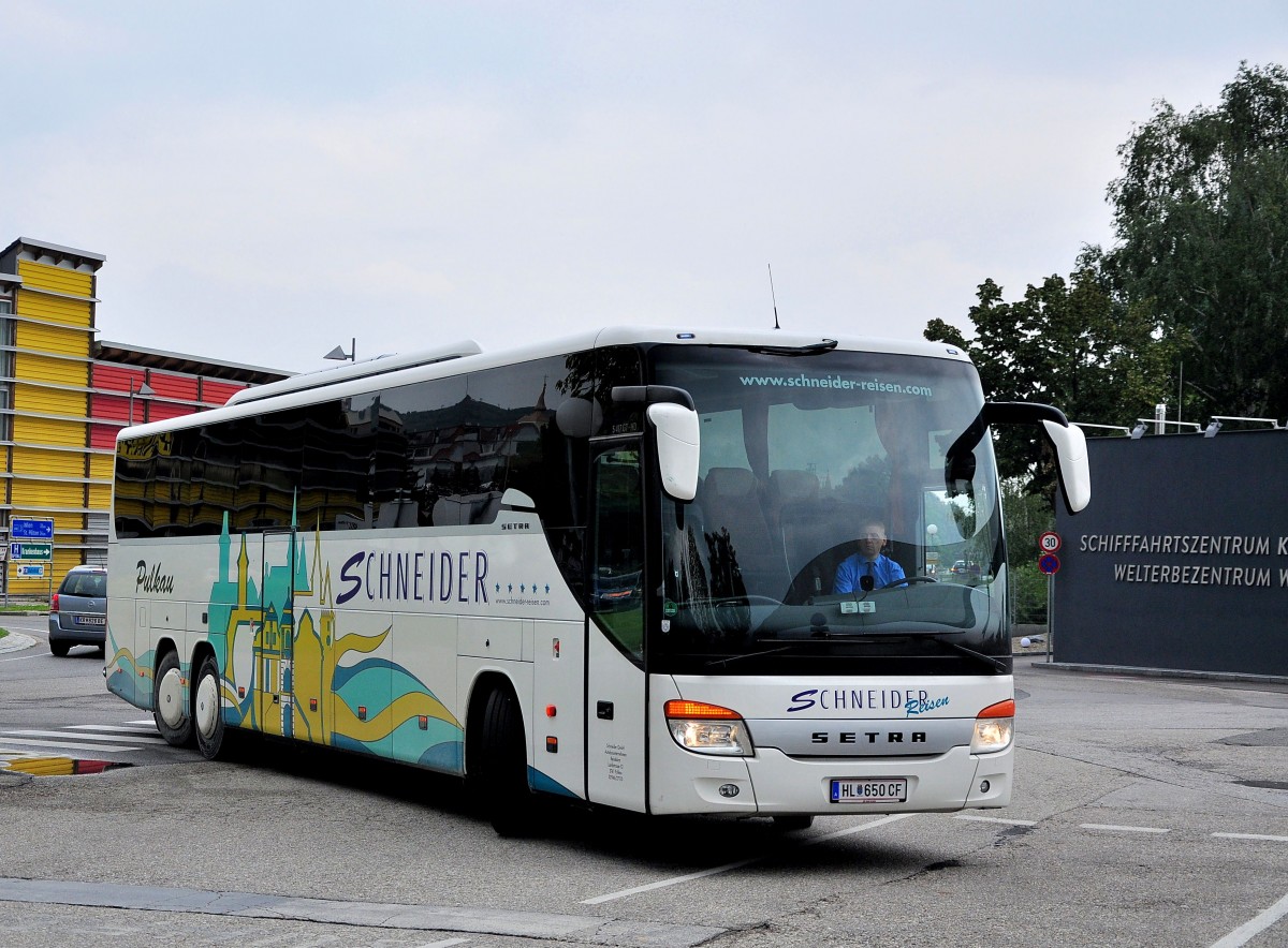 SETRA 417 GT-HD vom Autobusunternehmen SCHNEIDER aus Nieder�sterreich im August 2013 in Krems gesehen.