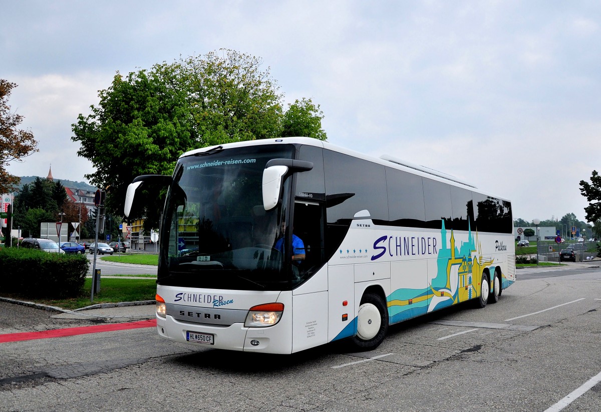 SETRA 417 GT-HD vom Autobusunternehmen SCHNEIDER aus Nieder�sterreich im August 2013 in Krems gesehen.