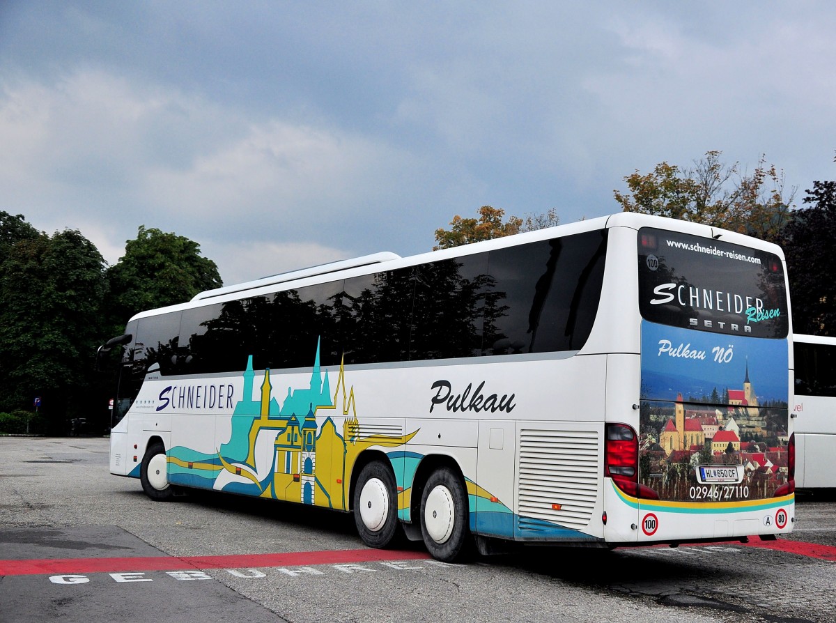 SETRA 417 GT-HD vom Autobusunternehmen SCHNEIDER aus Nieder�sterreich im August 2013 in Krems gesehen.