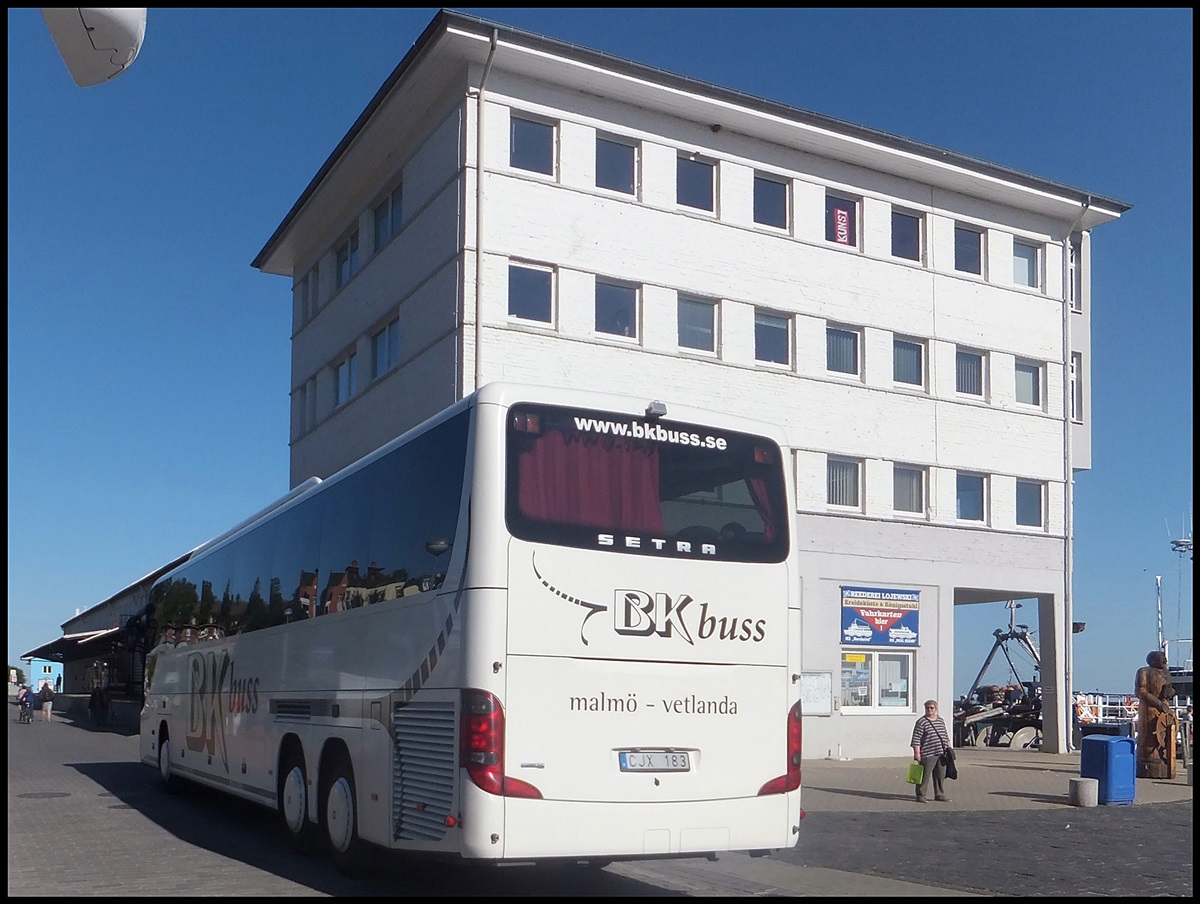Setra 417 GT-HD von BK-buss aus Schweden im Stadthafen Sassnitz.