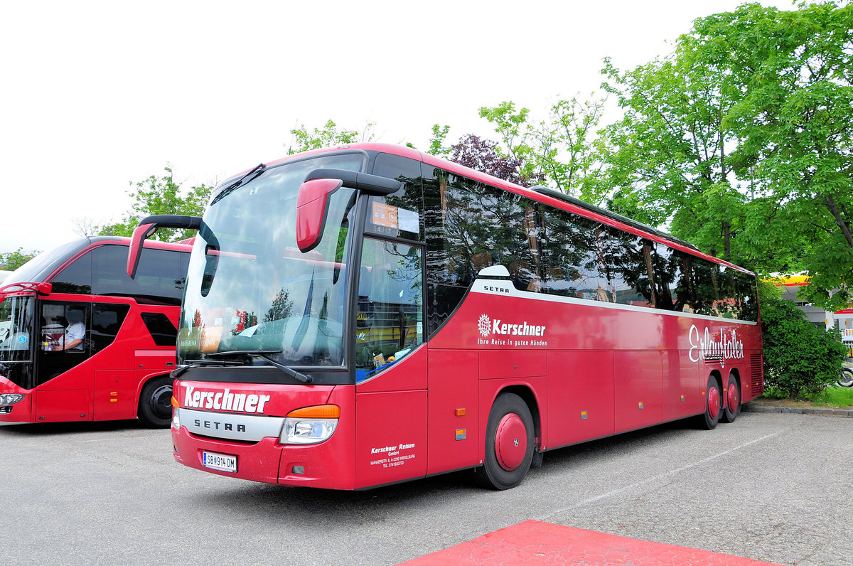 Setra 417 GT-HD von Kerschner Reisen aus Niedersterreich in Krems gesehen.