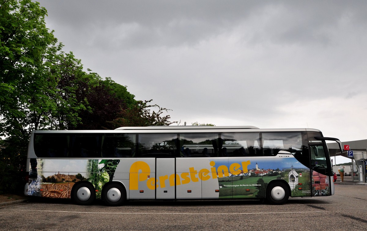 Setra 417 GT-HD von Pernsteiner Reisen aus �sterreich am 13. Mai 2014 in Krems.