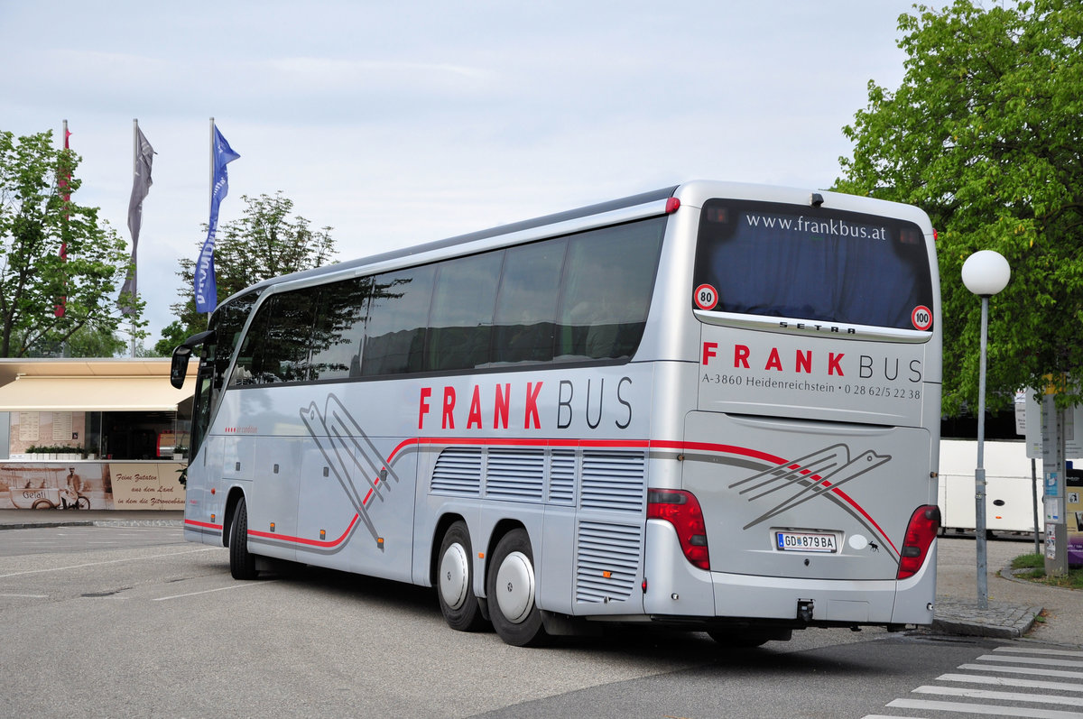 Setra 417 HDH von FRANK Bus aus Nieder�sterreich in Krems unterwegs.