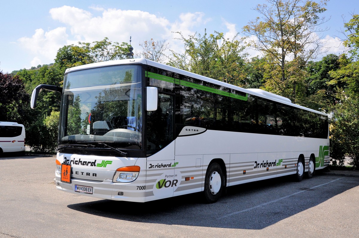 Setra 419 UL von Dr. Richard aus Wien in Krems gesehen.