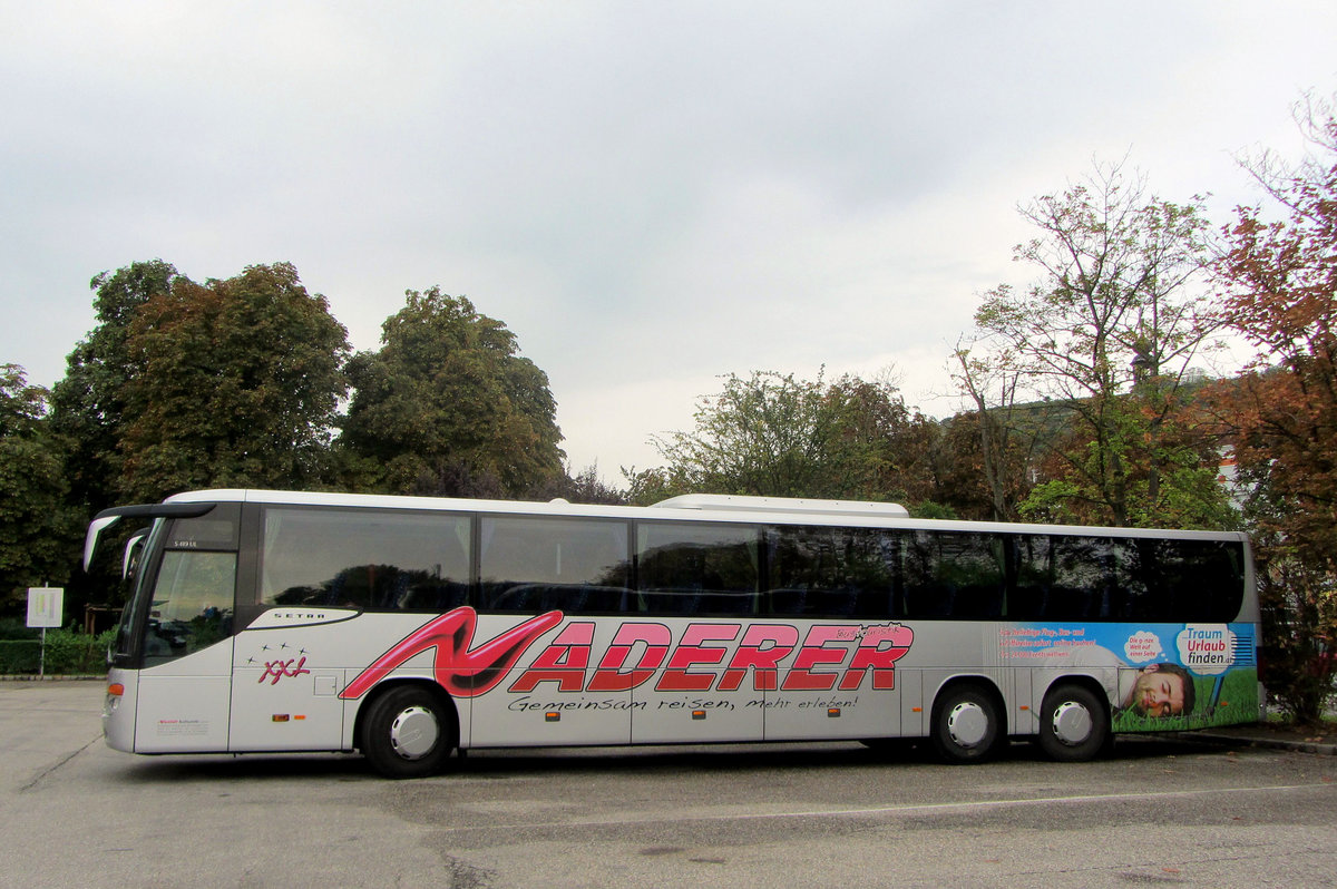 Setra 419 UL von Naderer Reisen aus �sterreich in Krems gesehen.