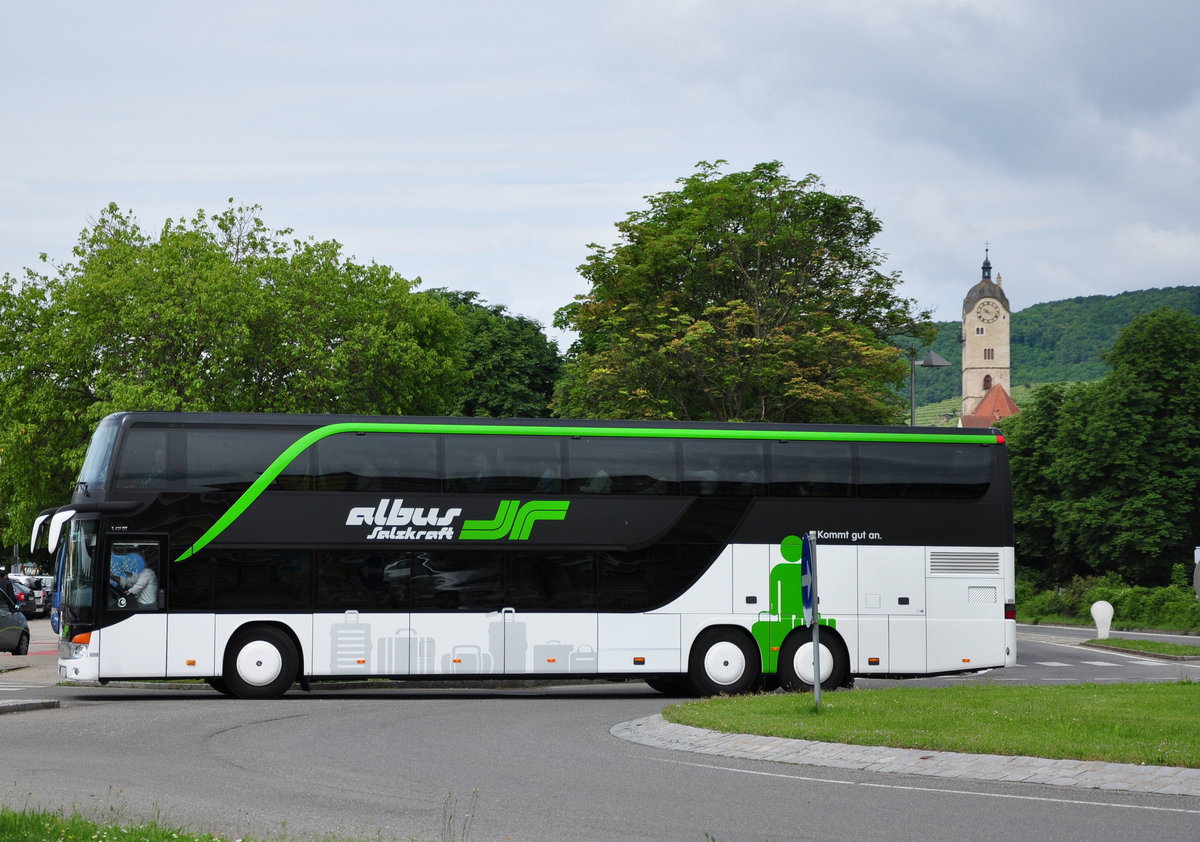 Setra 431 DT von Albus Salzkraft aus �sterreich in Krems gesehen.