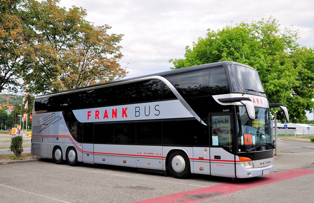 Setra 431 DT von Frank Reisen aus �sterreich in Krems gesehen.