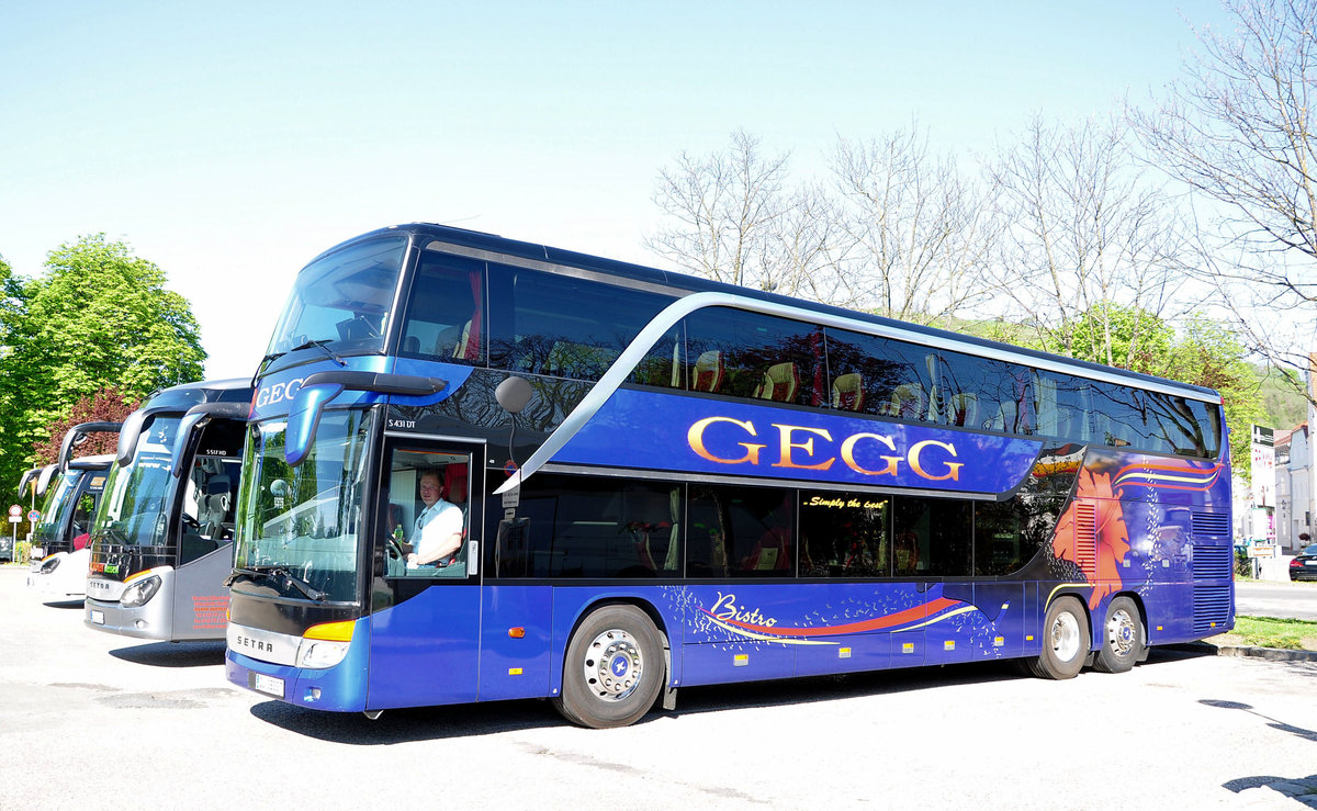 Setra 431 DT von GEGG Reisen aus �sterreich in Krems gesehen.