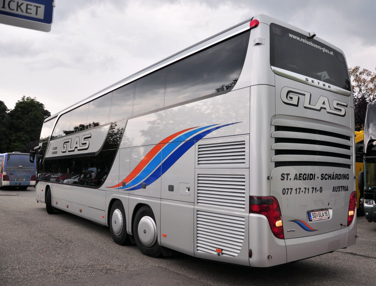 Setra 431 DT von Glas Reisen aus sterreich am 12. Juli 2014 in Krems gesehen.