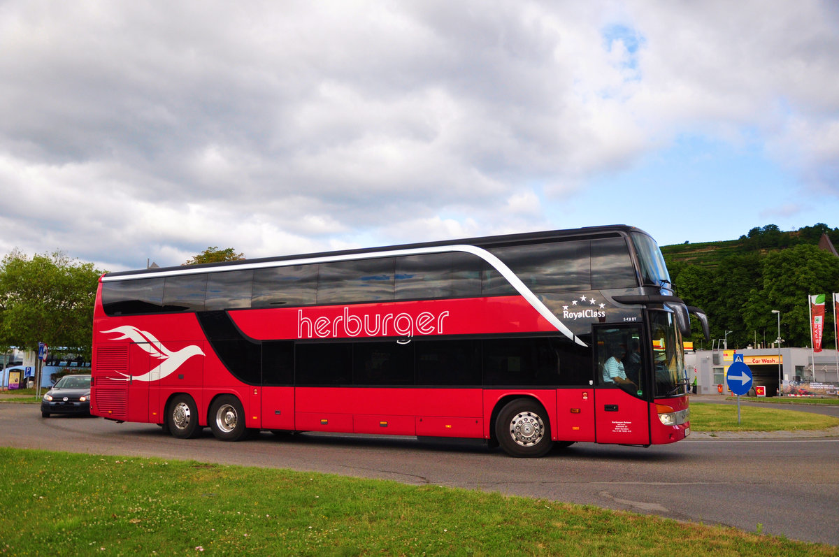 Setra 431 DT von Herburger Reisen aus sterreich in Krems gesehen.