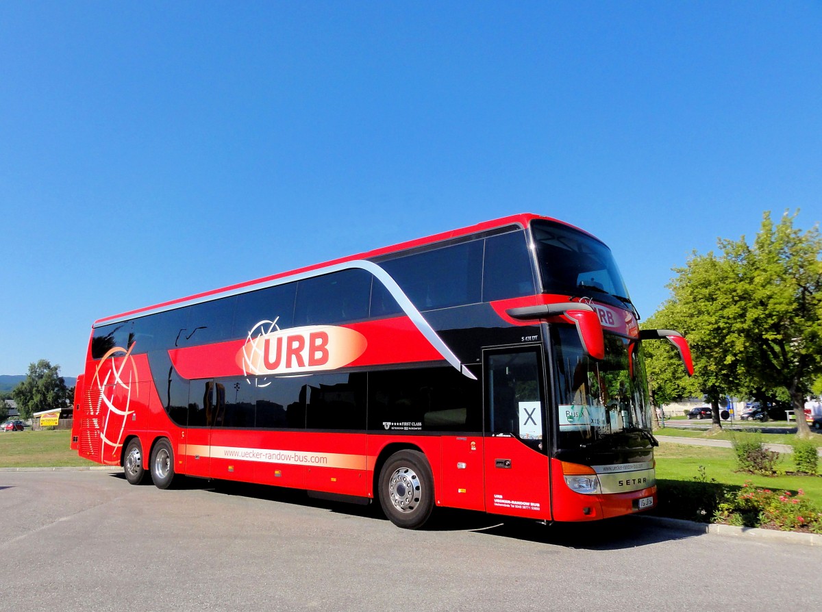 SETRA 431 DT vom Reiseb�ro URB aus Deutschland im August 2013 in Krems gesehen.