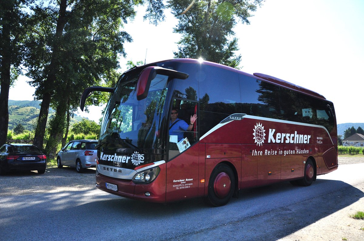 Setra 511 HD von Kerschner Reisen/Reiseb�ro aus Nieder�sterreich in D�rnstein bei Krems gesehen.