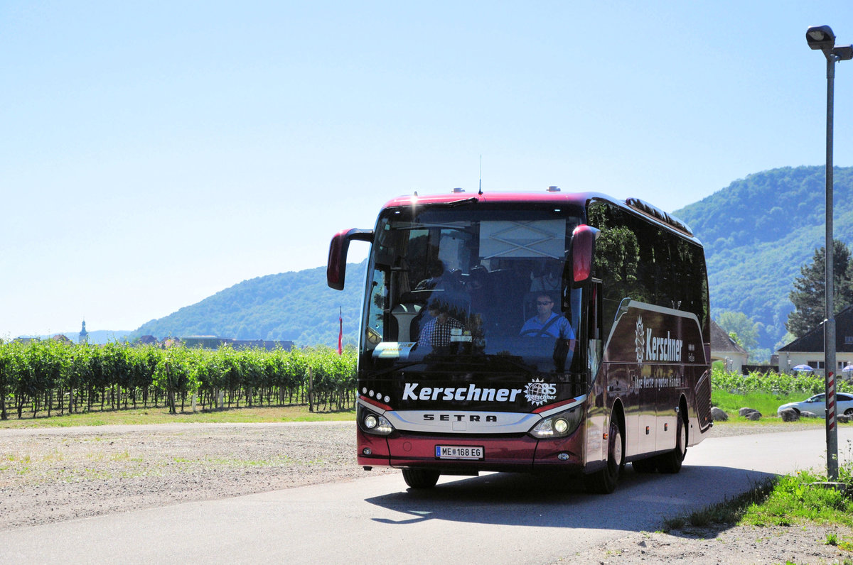 Setra 511 HD von Kerschner Reisen/Reiseb�ro aus Nieder�sterreich in D�rnstein bei Krems gesehen.