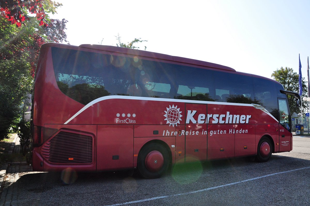 Setra 511 HD von Kerschner Reisen/Reiseb�ro aus Nieder�sterreich in Krems gesehen.