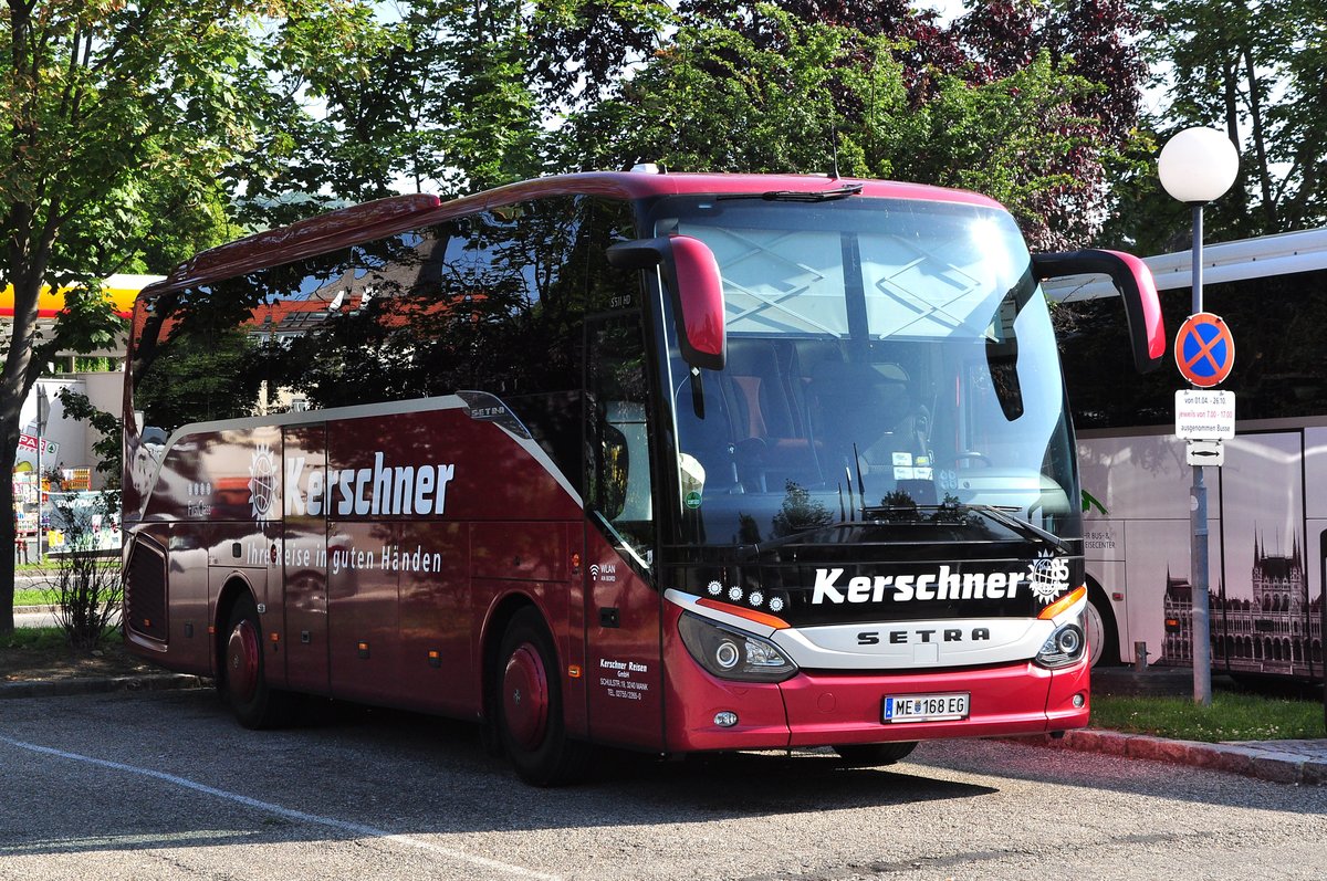 Setra 511 HD von Kerschner Reisen/Reiseb�ro aus Nieder�sterreich in Krems gesehen.