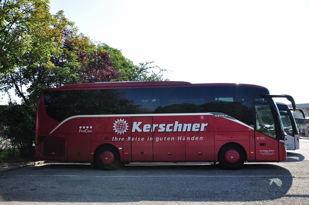 Setra 511 HD von Kerschner Reisen/Reiseb�ro aus Nieder�sterreich in Krems gesehen.