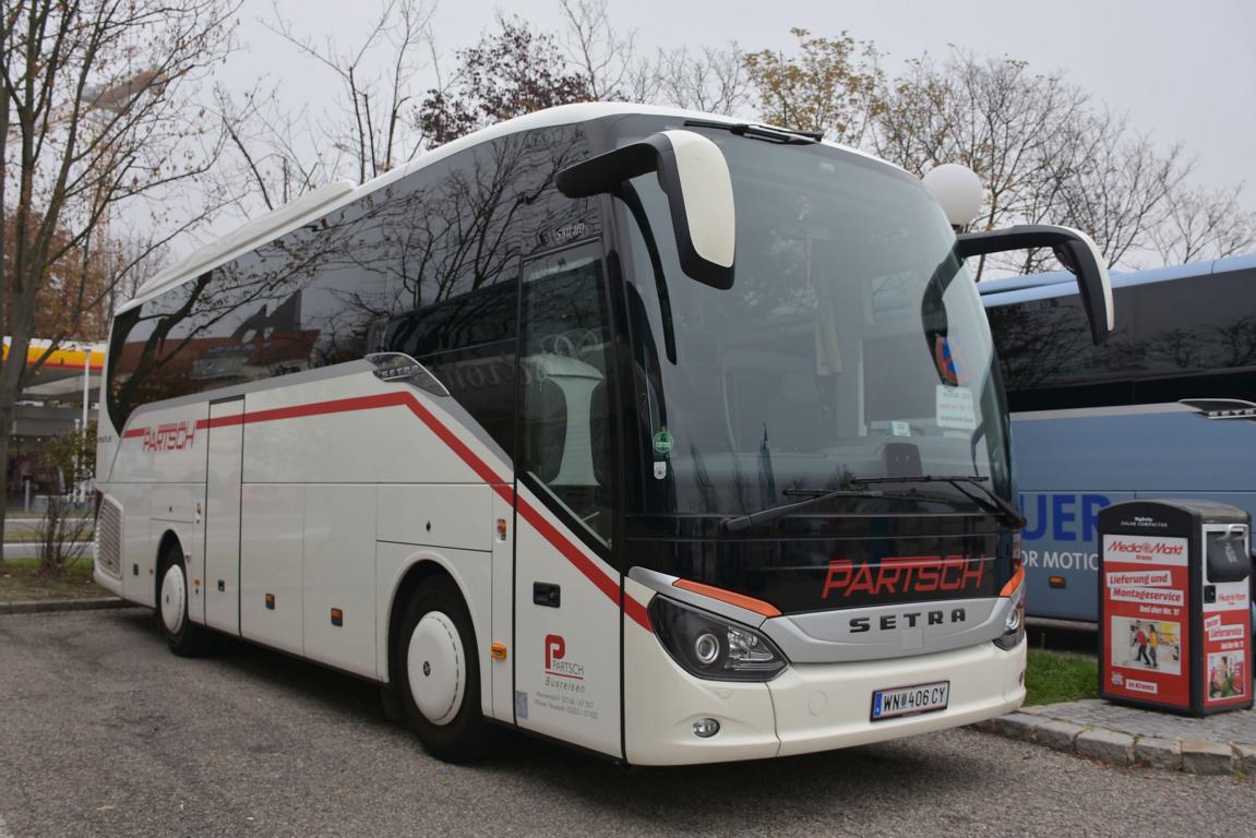 Setra 511 HD von PARTSCH Reisen aus Niedersterreich 10/2017 in Krems gesehen.