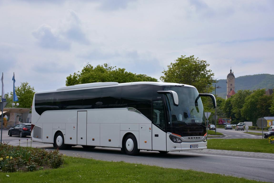 Setra 515 HD aus Ober�sterreich in Krems.