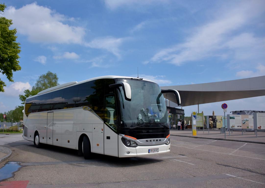 Setra 515 HD aus Ober�sterreich in Krems.