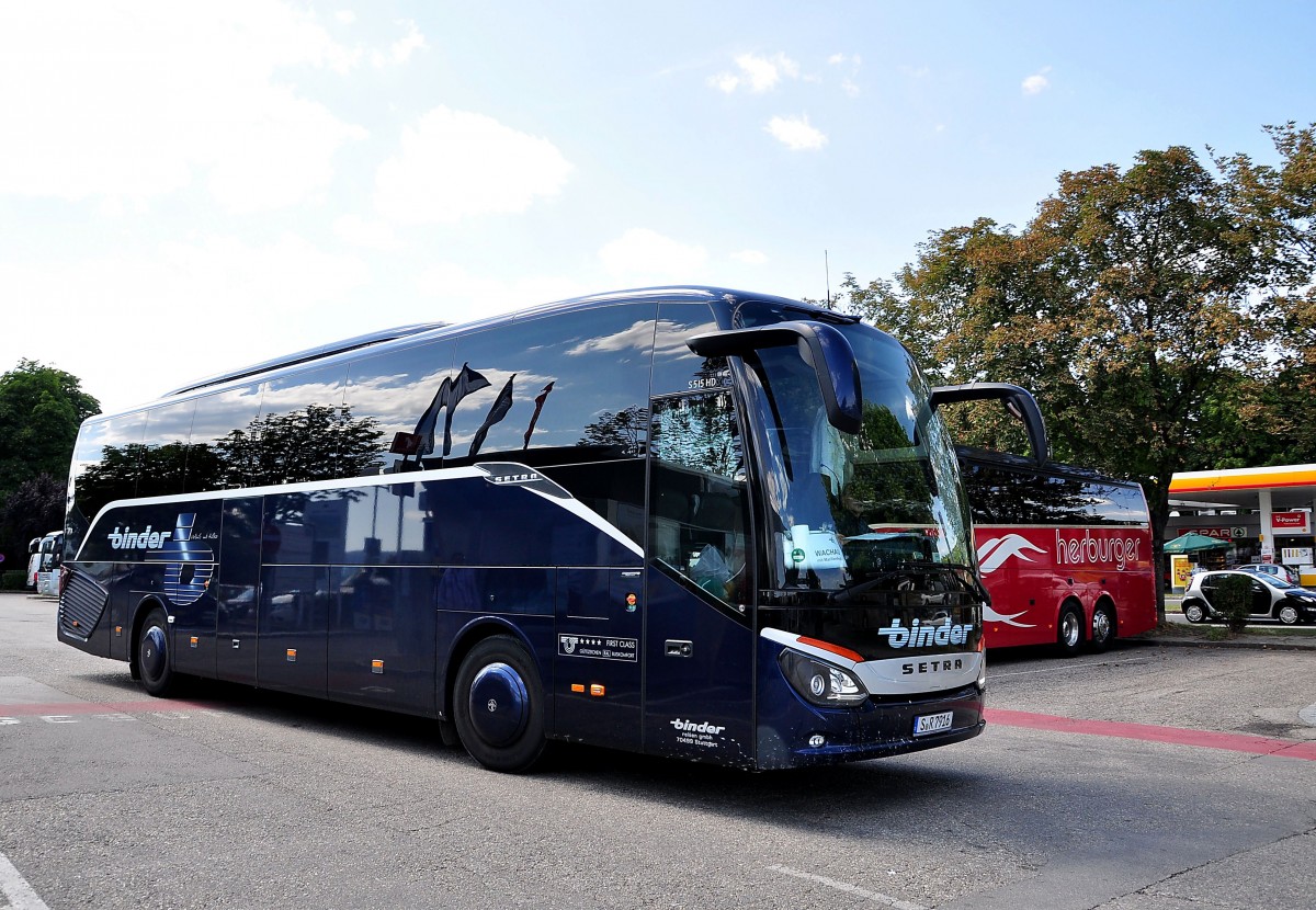 Setra 515 HD von Binder Reisen aus der BRD in Krems.