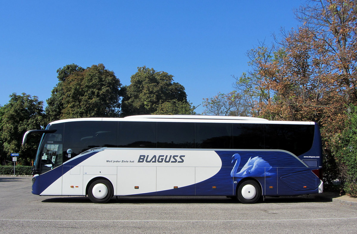 Setra 515 HD von Blaguss Reisen aus Wien in Krems.