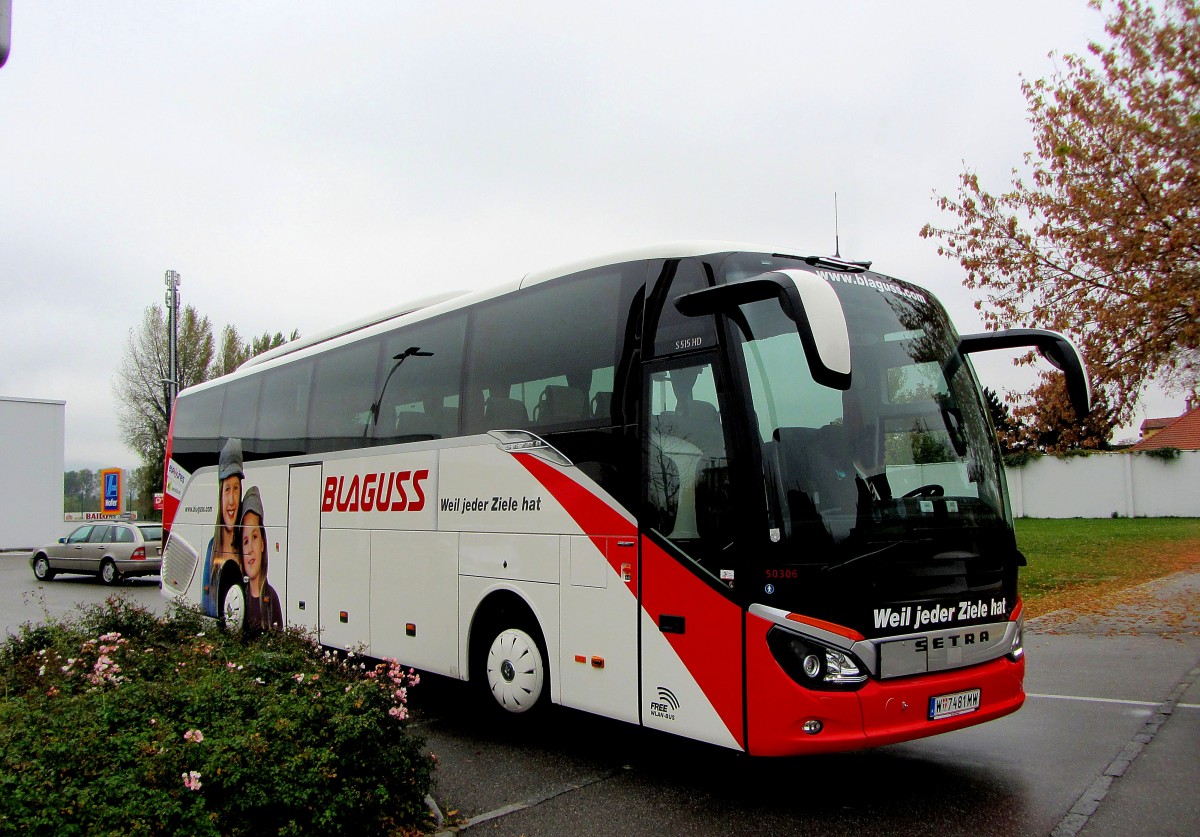 Setra 515 HD von Blaguss Wien im Oktober 2013 in Krems.