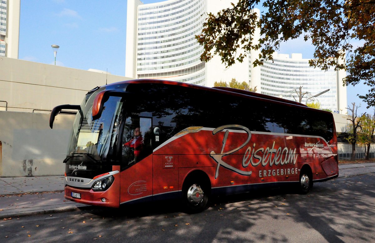 Setra 515 HD von Burkert Reisen/Reiseteam Erzgebirge aus der BRD in Wien bei der UNO City gesehen. 